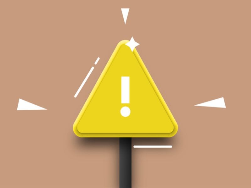 simbolo del fare attenzione, punto esclamativo a indicare i falsi miti della finanza a cui fare attenzione